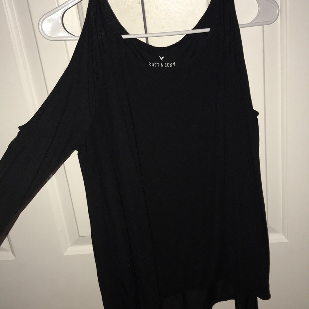 BLACK LONG SLEEVE WITH SHOULDER CUT OUTS